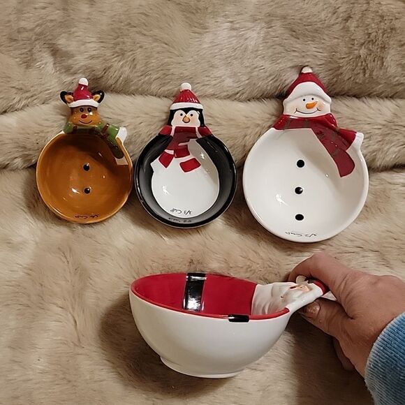 CHRISTMAS SANTA SNOWMAN REINDEER PENGUIN NESTING MEASURING CUP 4-PIECE SET - Picture 6 of 9